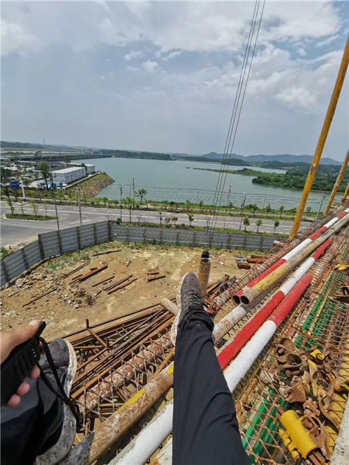 沈河区作业中发生设备损坏或人员意外，责任怎么划分？